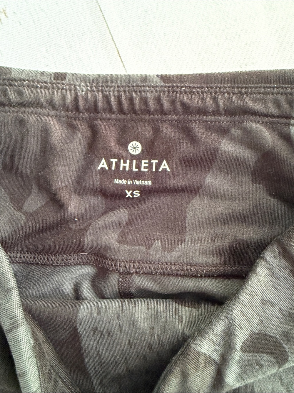 Athleta Black Camo Mesh Panel Pocket Leggings XS Athleisure Athletic - Picture 3 of 7